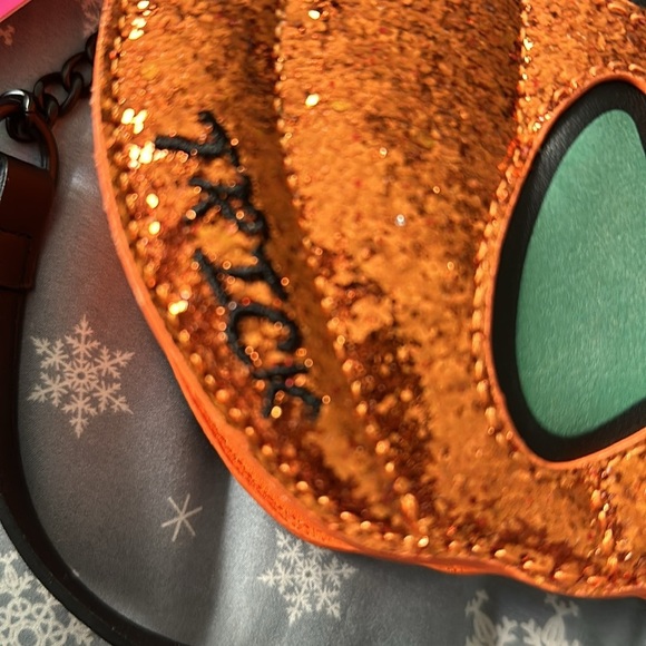 Betsey Johnson Halloween Pumpkin Sparkle Glow-In-The-Dark 2 face crossbody purse - Picture 11 of 15